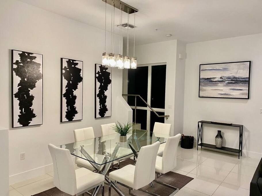 Across The Ocean Few Steps To Beach Contemporary Three Bedroom Townhouse Pompano Beach Εξωτερικό φωτογραφία