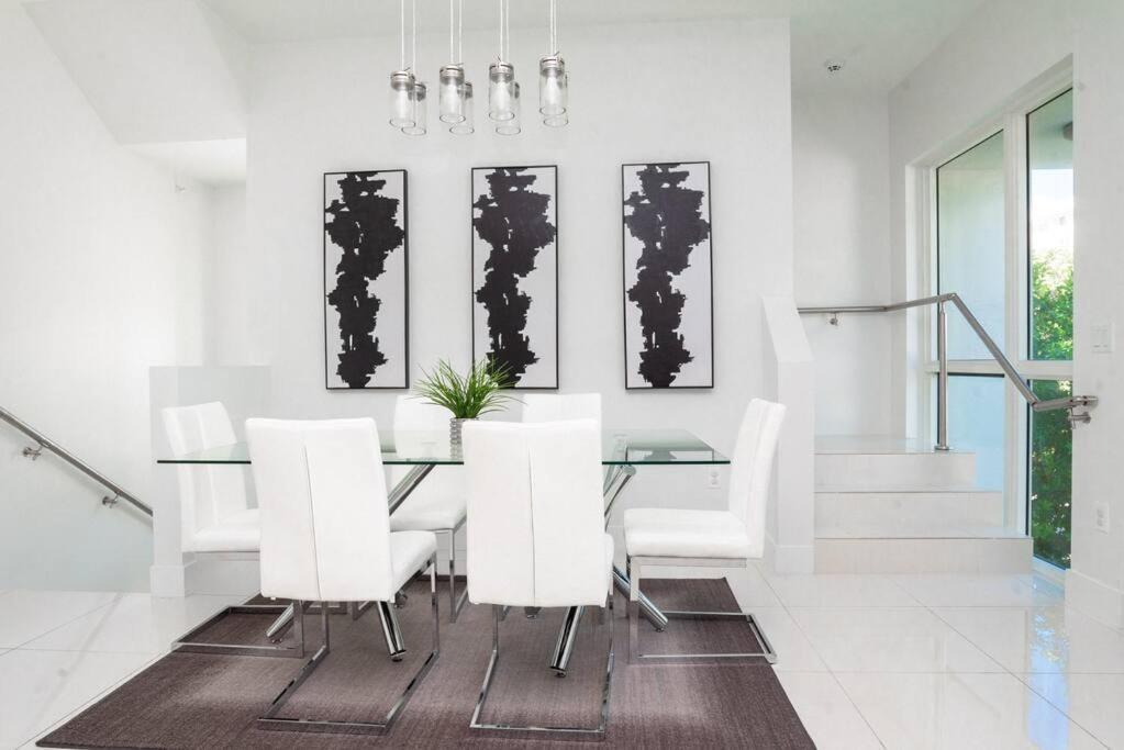 Across The Ocean Few Steps To Beach Contemporary Three Bedroom Townhouse Pompano Beach Εξωτερικό φωτογραφία