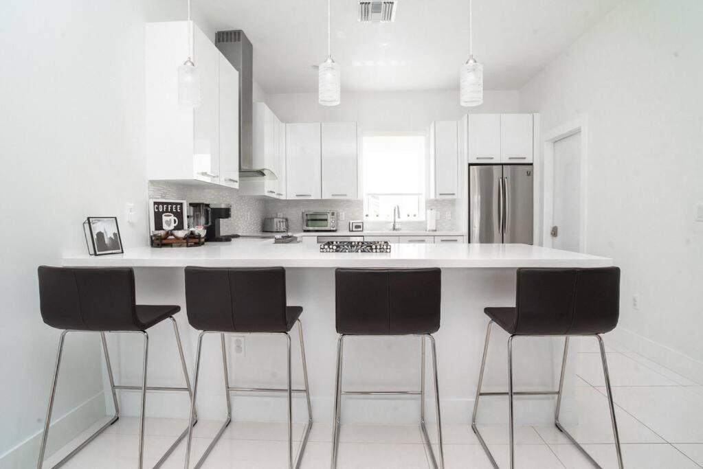 Across The Ocean Few Steps To Beach Contemporary Three Bedroom Townhouse Pompano Beach Εξωτερικό φωτογραφία