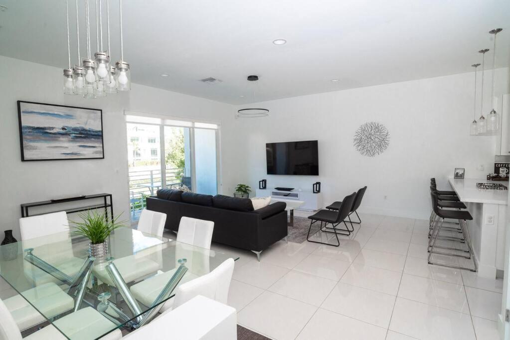 Across The Ocean Few Steps To Beach Contemporary Three Bedroom Townhouse Pompano Beach Εξωτερικό φωτογραφία
