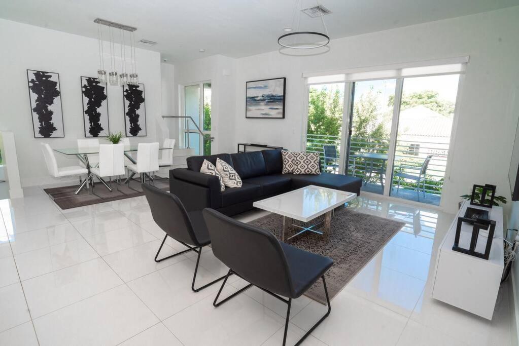 Across The Ocean Few Steps To Beach Contemporary Three Bedroom Townhouse Pompano Beach Εξωτερικό φωτογραφία