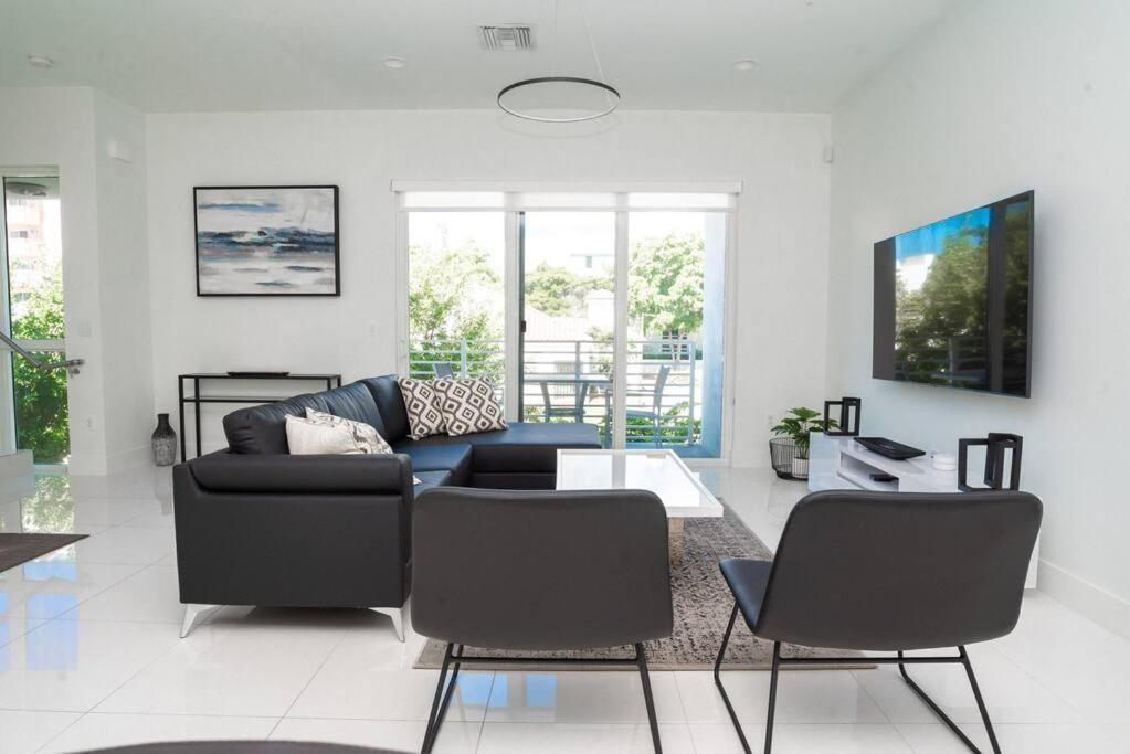 Across The Ocean Few Steps To Beach Contemporary Three Bedroom Townhouse Pompano Beach Εξωτερικό φωτογραφία