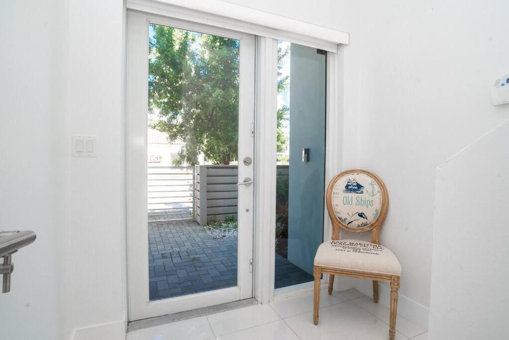 Across The Ocean Few Steps To Beach Contemporary Three Bedroom Townhouse Pompano Beach Εξωτερικό φωτογραφία