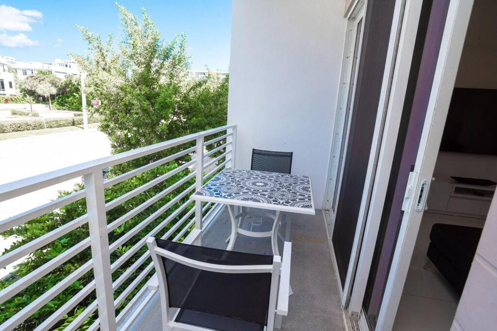Across The Ocean Few Steps To Beach Contemporary Three Bedroom Townhouse Pompano Beach Εξωτερικό φωτογραφία