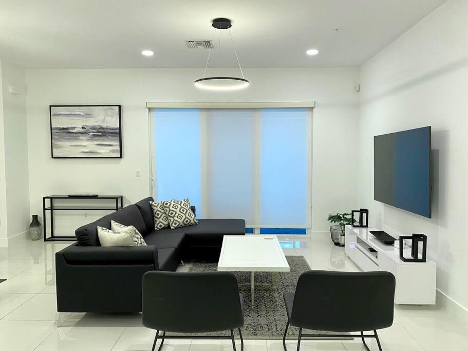 Across The Ocean Few Steps To Beach Contemporary Three Bedroom Townhouse Pompano Beach Εξωτερικό φωτογραφία