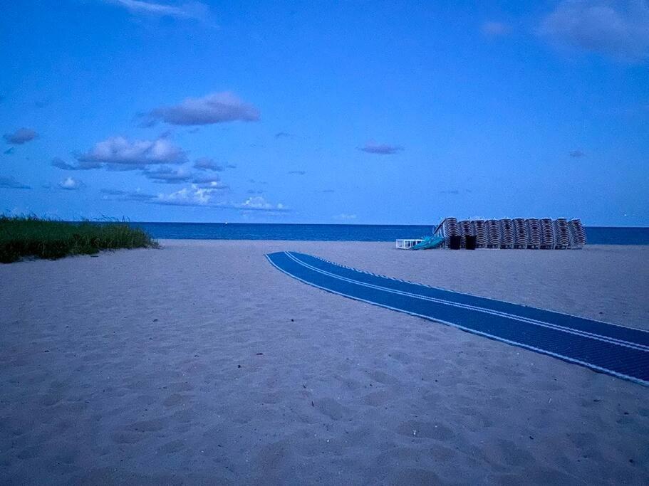 Across The Ocean Few Steps To Beach Contemporary Three Bedroom Townhouse Pompano Beach Εξωτερικό φωτογραφία